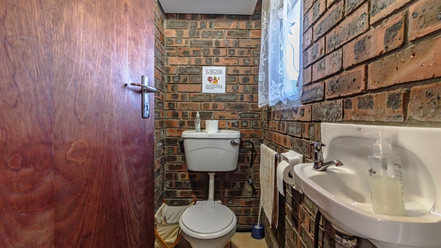 4 Bedroom Property for Sale in Bettys Bay Western Cape